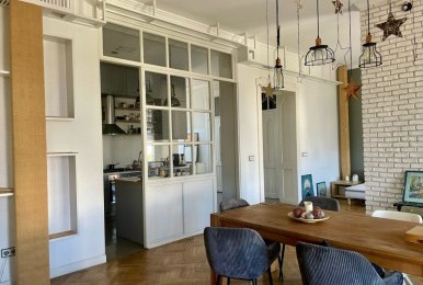 Apartament cu 3 camere, Ultrafinisat, clădire istorică, Centru